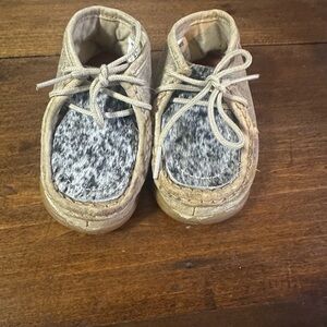 Custom cowhide Ariat Cruisers. Size 6